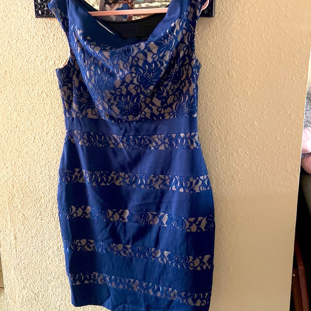 Pictures don’t do it justice to this beautiful dress